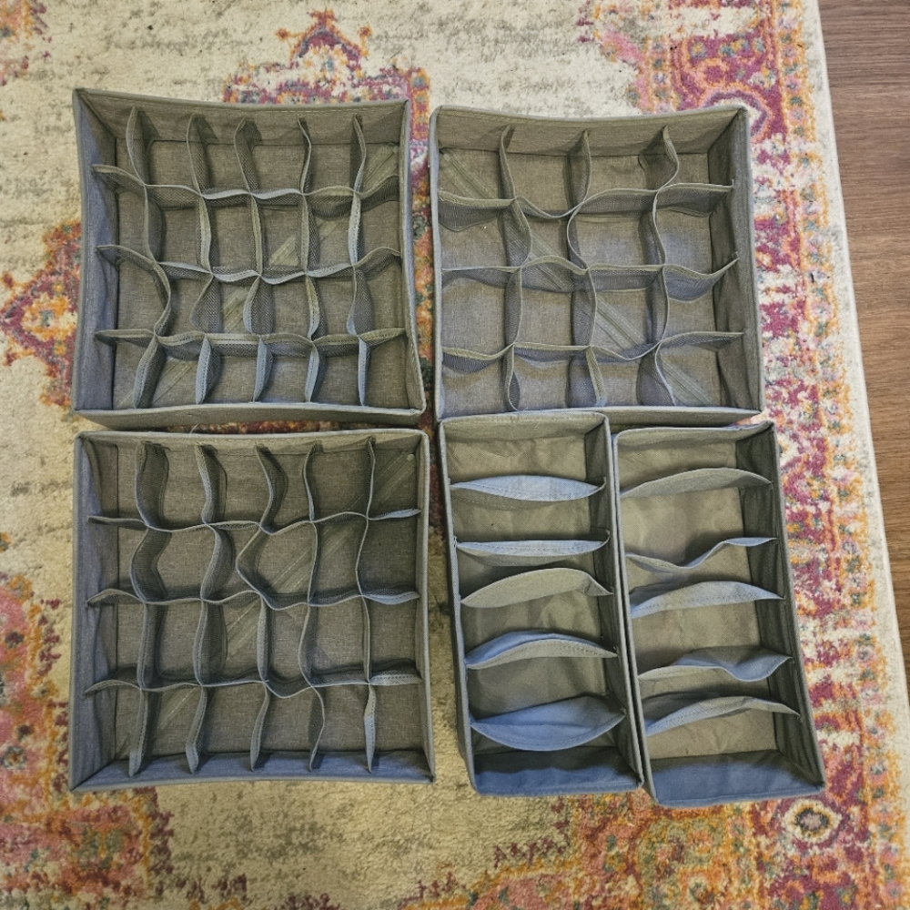 Lot of 5 soft organizing cubes.